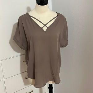 EUC Tan Worthington Blouse with Criss-Cross Design and Zipper on Back Sz Small